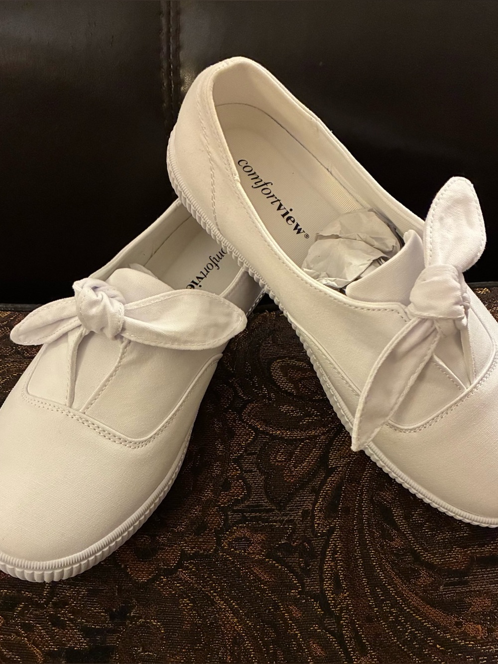 New W/o tags Comfortview Women’s Anzani White Canvas Slip-On Shoes size 8 1/2 W